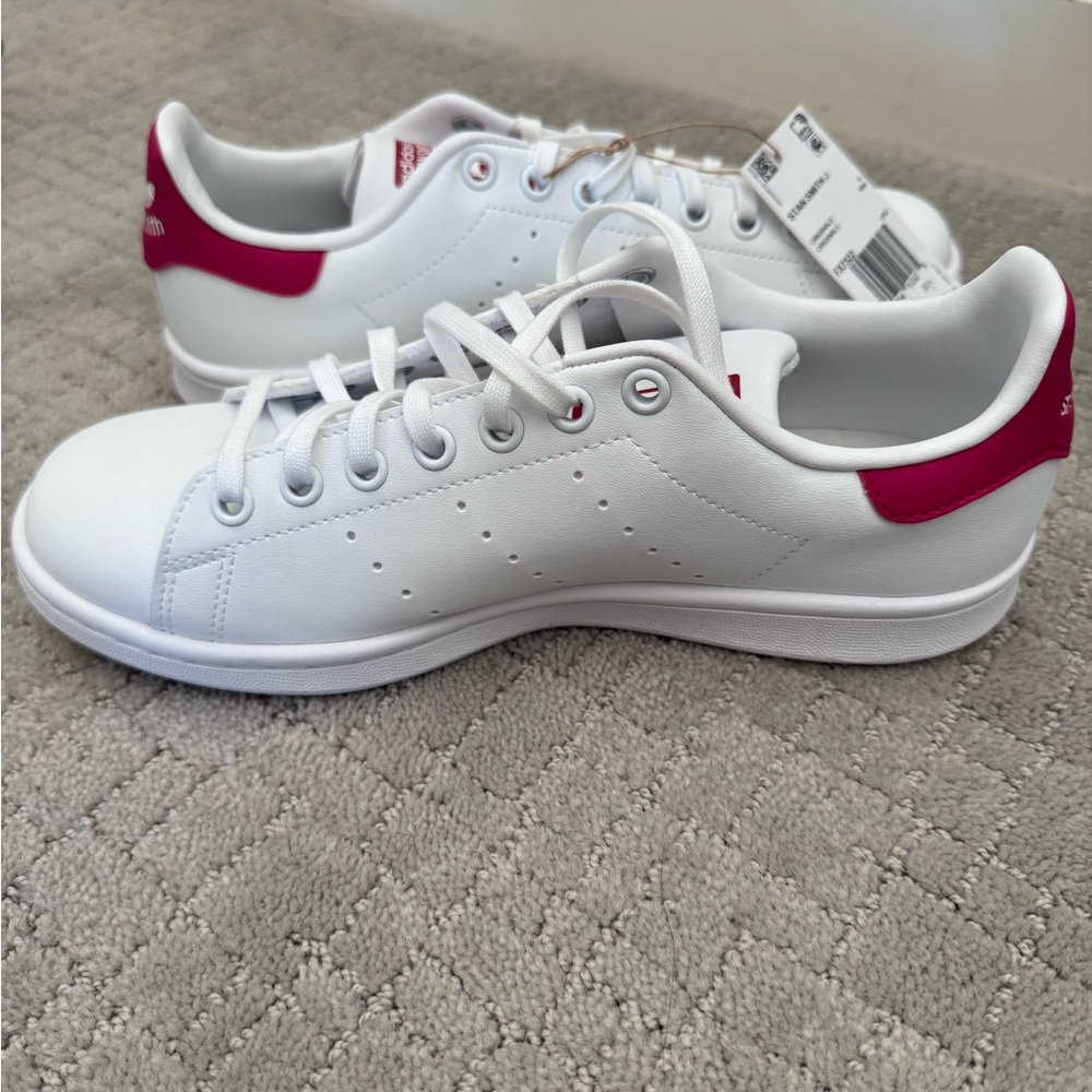 Kids Stan Smith originals - size 6.5 also fits women’s size 8
